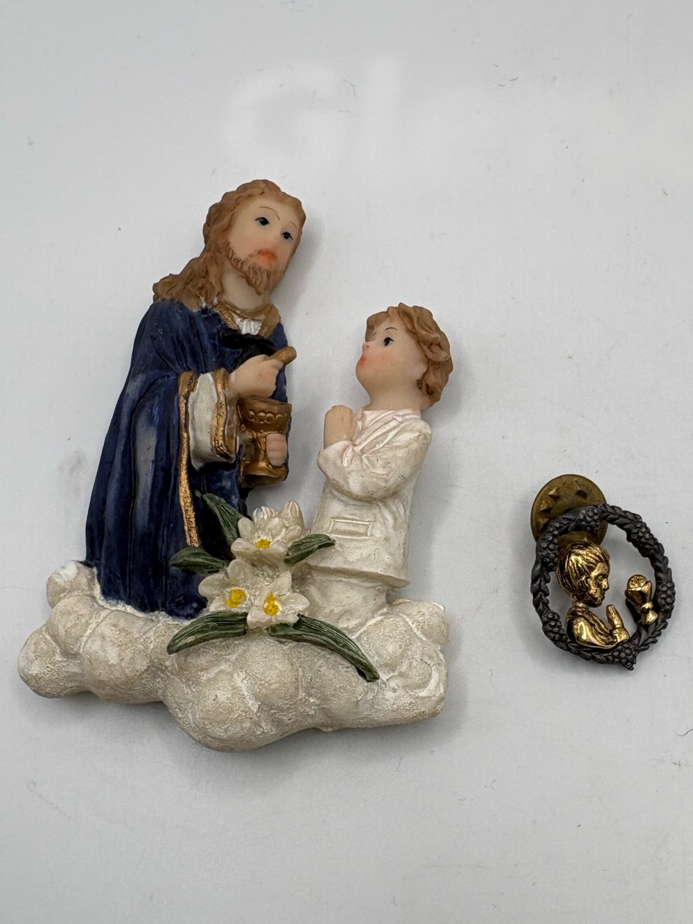 VTG Religious First Communion Jesus and Child Magnet & gold tone wearable pin